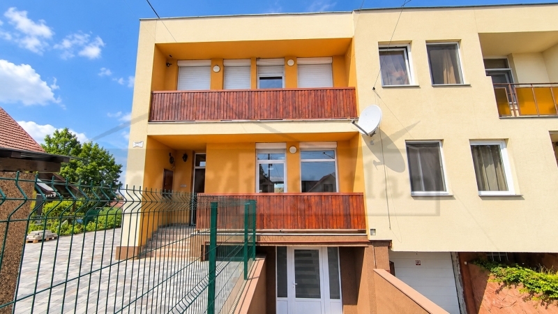 Szigethalom Dunapart közeli részén eladó egy 164 nm-es 2 lakásból álló teljesen felújított ingatlan!